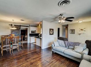 415 E Kansas St, Walters, OK 73572