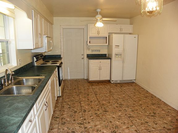 Large Eat in Kitchen