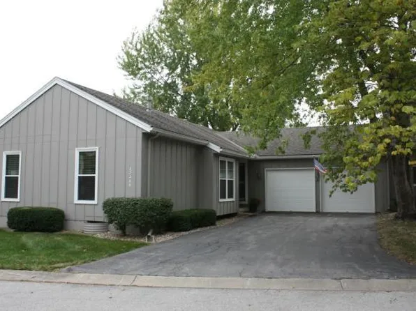 12311 W 107th Ter, Overland Park, KS 66210