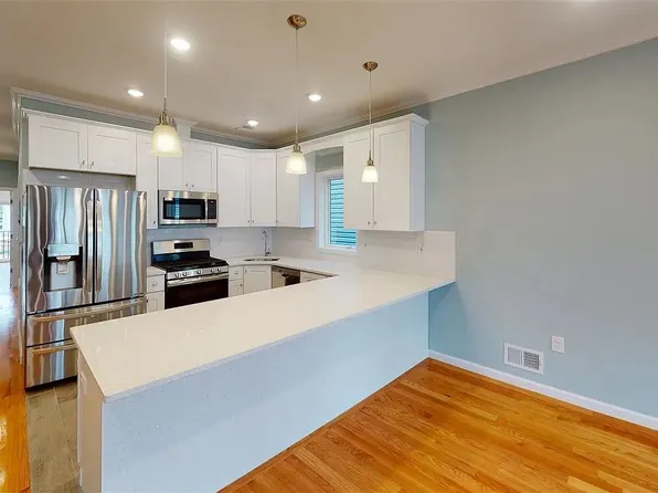 366 Armstrong Avenue image 5 of 22