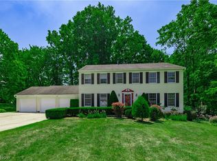 1058 Riverview Dr, Macedonia, OH 44056