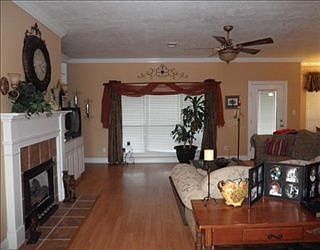 2nd image of 40869 Canary Ln