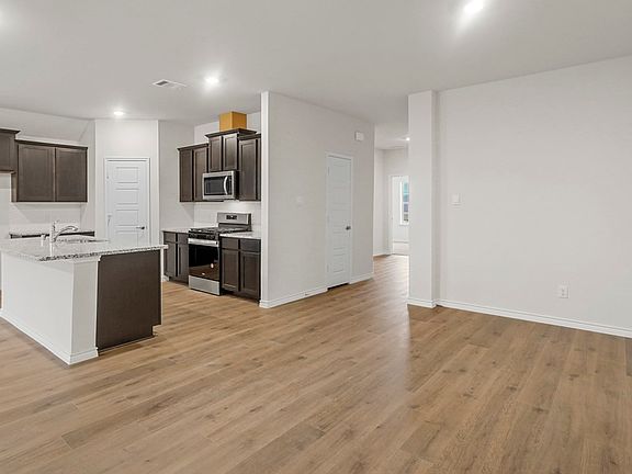 5th image of 8422 Everly Dr