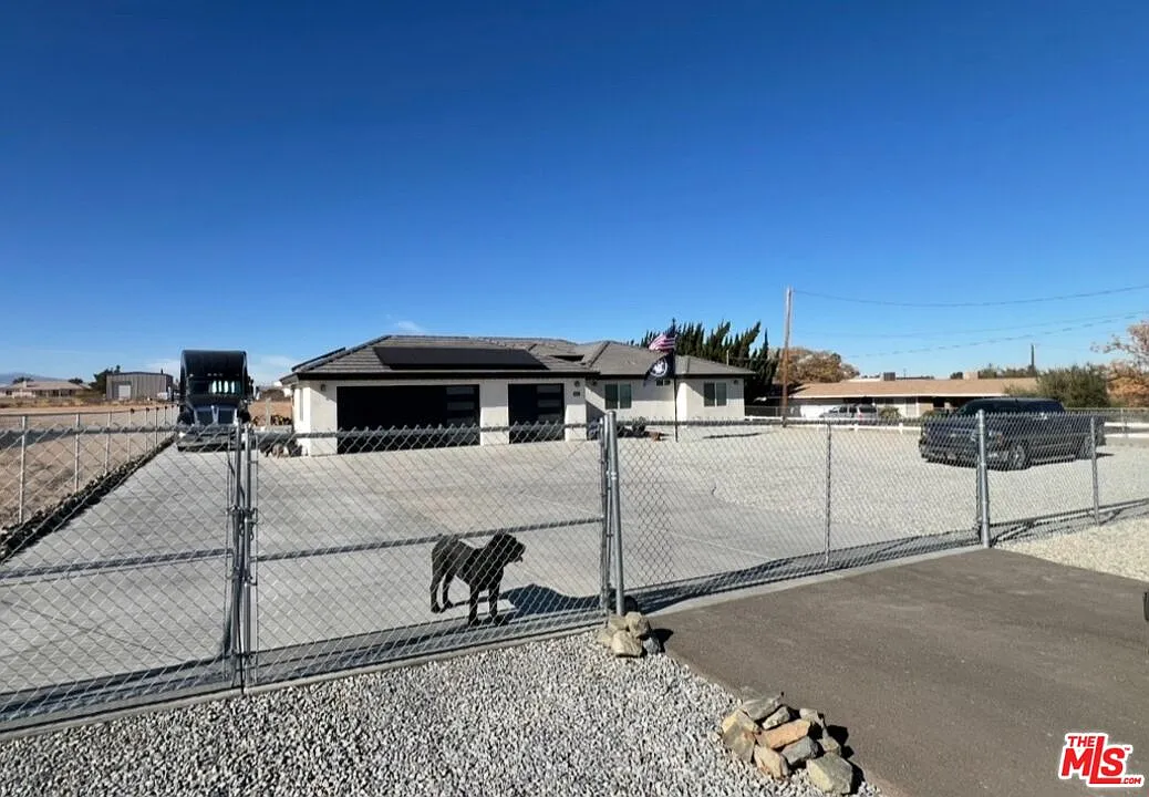 4 bed, 3.0 bath, 2138 sqft, $4,999 — Photo 1