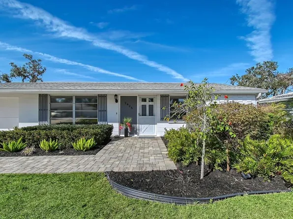 2406 Breakwater Cir, Sarasota, FL 34231