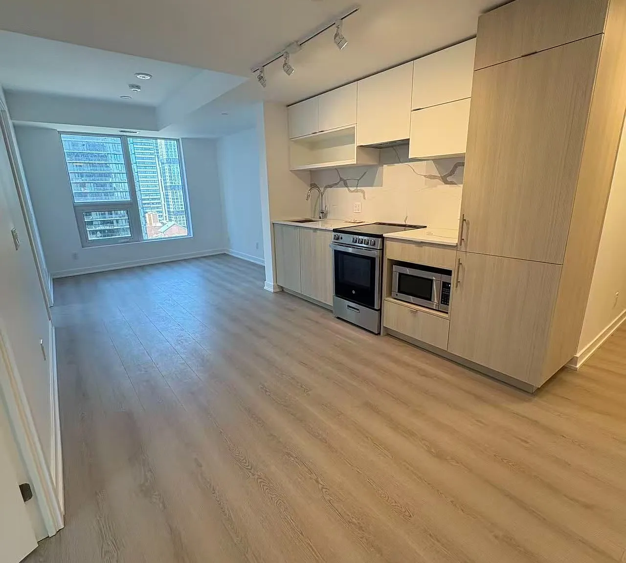 2 bed, $2,800 — Photo 1