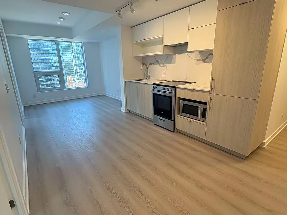 100 Queen St E #2115