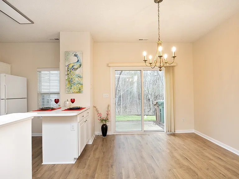 327 Orchard Park Dr — Photo 9