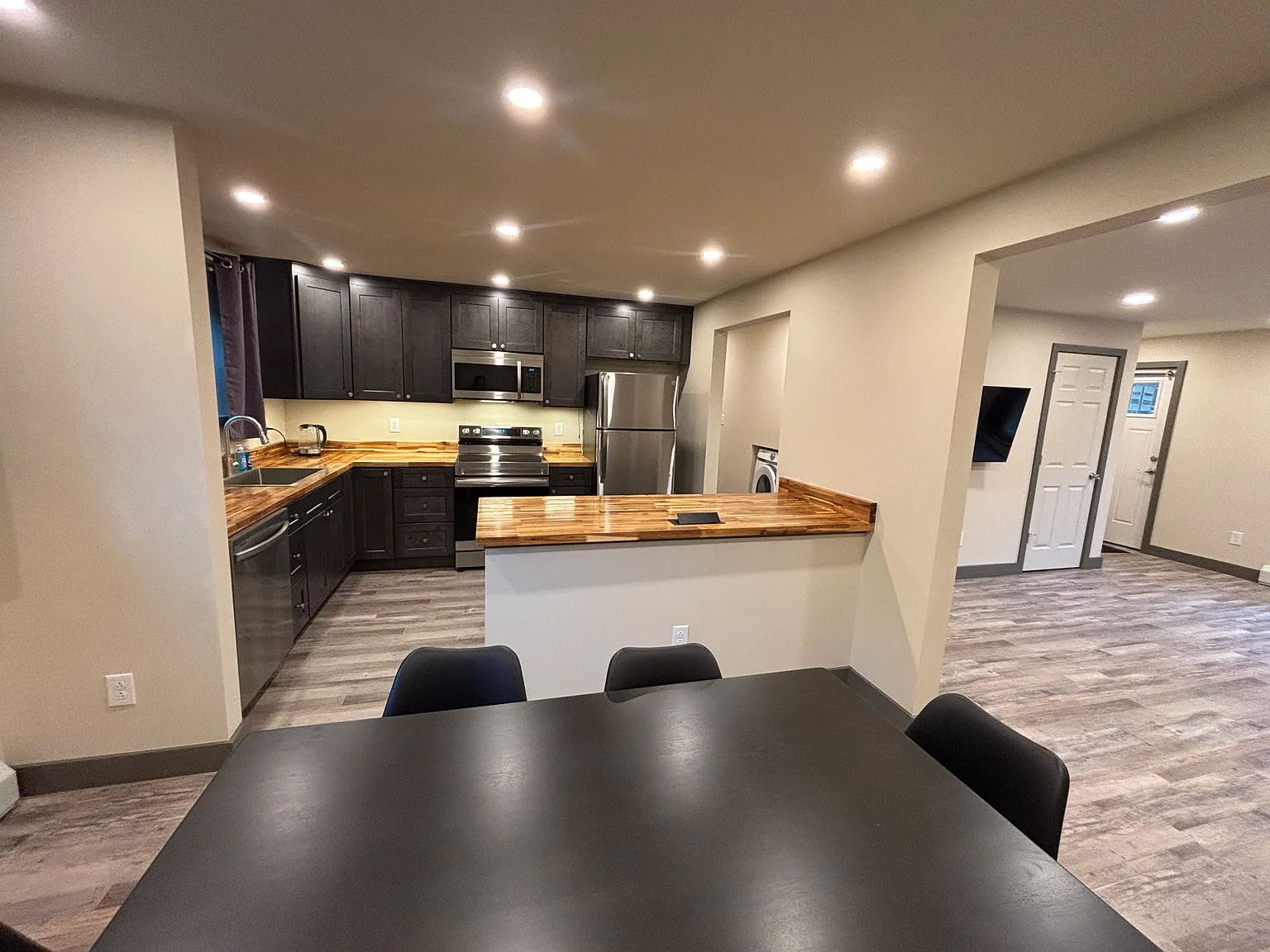 3 bed, 1350 sqft, $2,390 — Photo 4