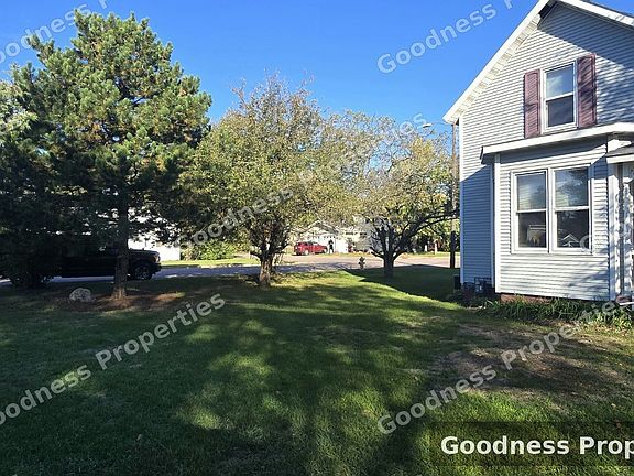 3rd image of 460 Spruce St