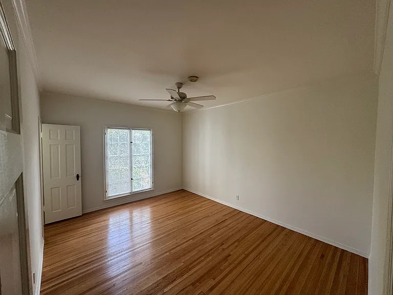 419 N Doheny Dr #B — Photo 16
