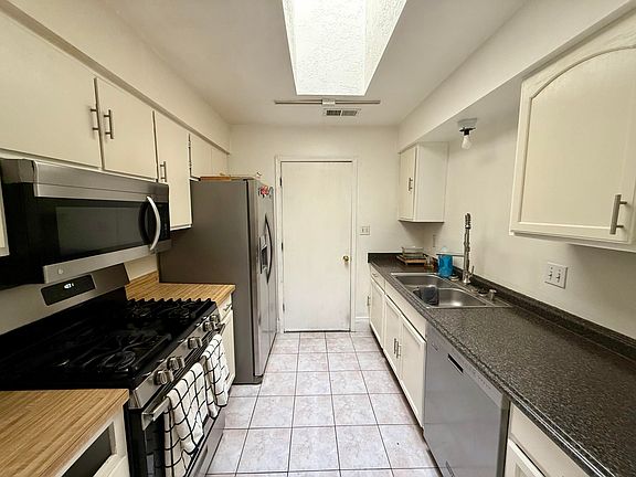 2nd image of 661 Stallion Rd SE