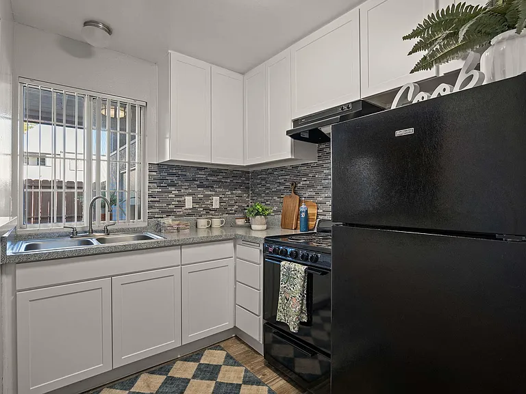 Brookwood Apartments — Photo 8