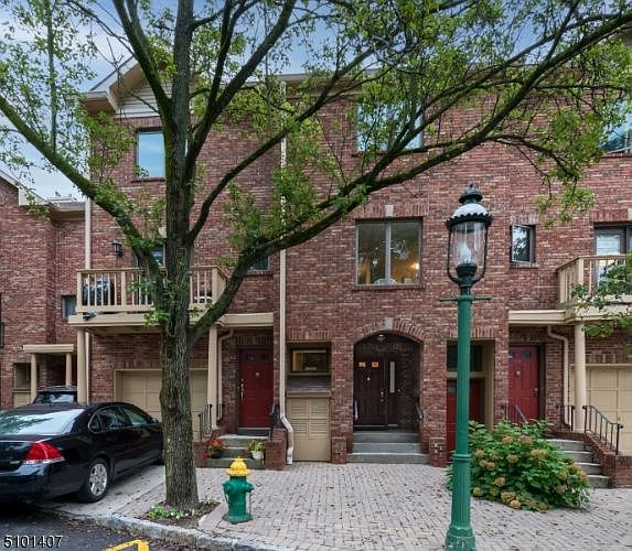 1st image of 12 Mews Ln #12