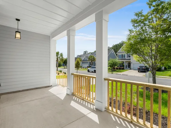 218 Creek Pointe Dr, Moncks Corner, SC 29461