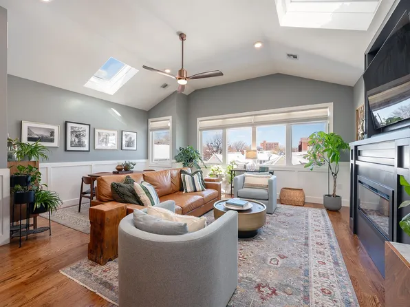 17 Manhattan Avenue image 1 of 15