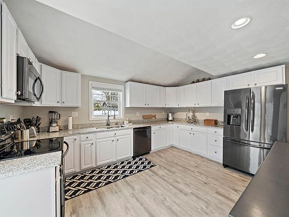 4th image of 4 Fremont Rd