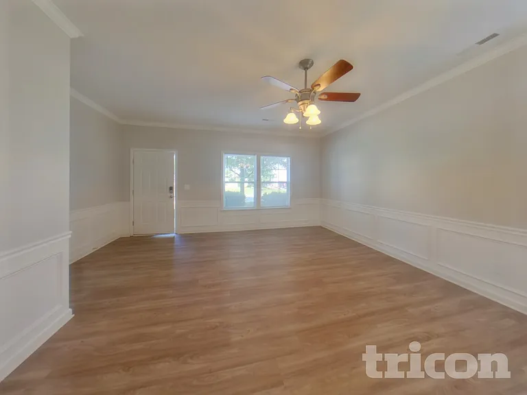 121 English Oak Ln — Photo 3