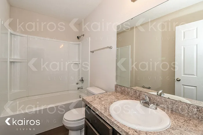 1336 Lake Shore Blvd — Photo 13