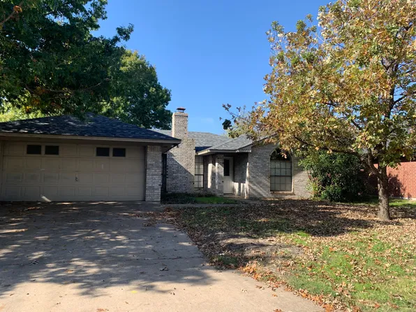 2051 Laney Dr, Sanger, TX 76266