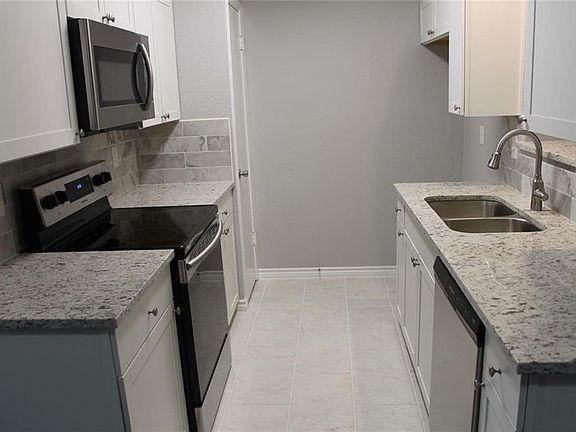 3rd image of 710 E Martin Ln