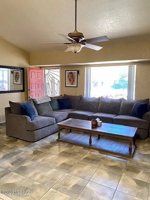 4 bed, 2.0 bath, 1529 sqft, $1,750 — Photo 3