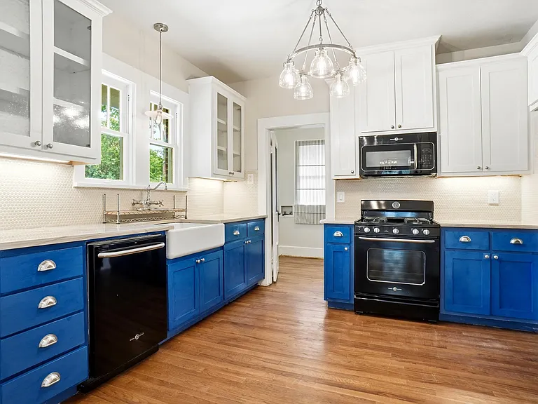 2615 Cockrell Ave — Photo 2