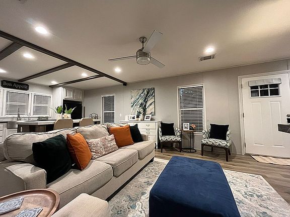 3rd image of 1020 Royal Cir