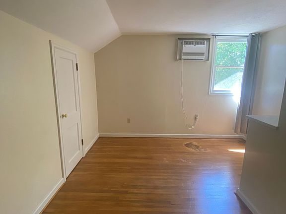 3rd image of 821 E 11th St Unit 3