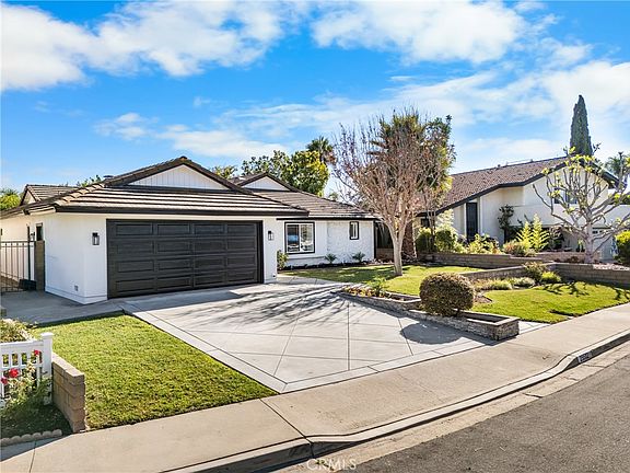 3rd image of 25532 Rhoda Dr