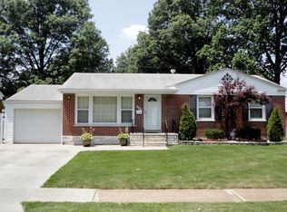 845 Saint Brendan Ln, Florissant, MO 63031