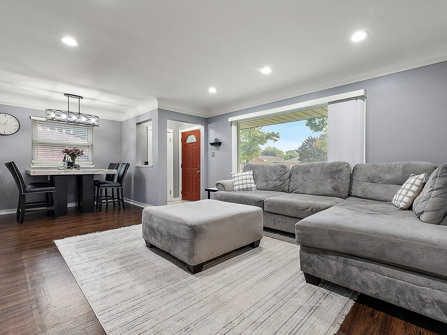 4 bed, 2105 sqft, $2,600 — Photo 4