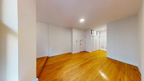 341 E 77th St #1E Photo 1