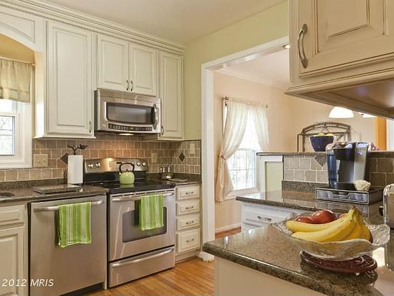 4th image of 6725 Sunset Woods Ct