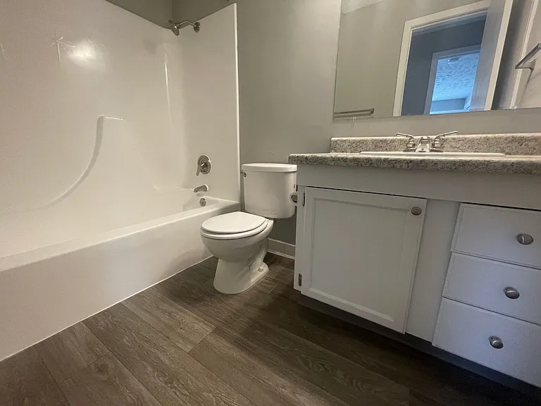 Superior Place Apartments — Photo 9