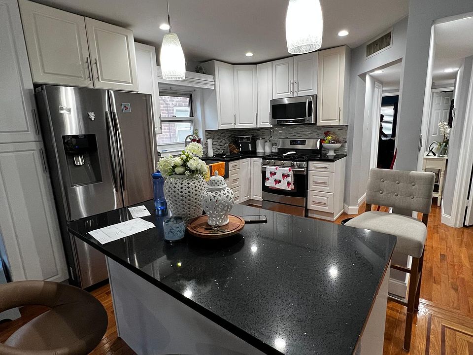 1st image of 867 Quincy Ave Floor 2