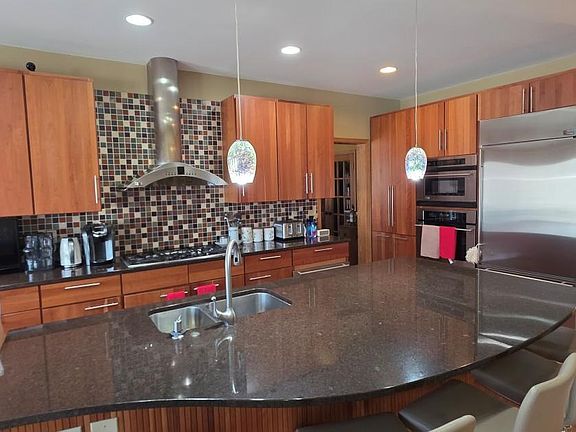 3rd image of 171 Red Oaks Dr