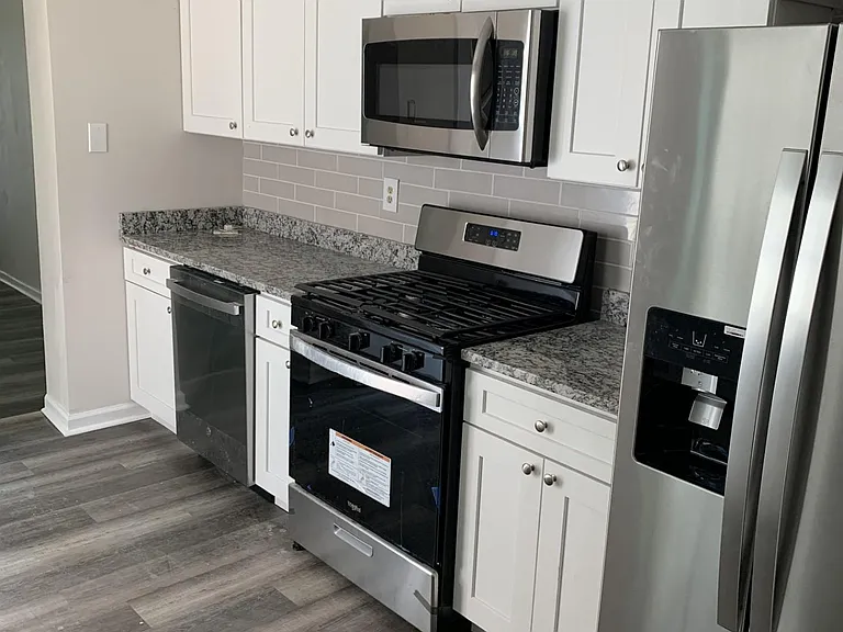 75 S 14th St — Photo 1