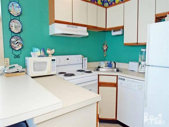 3rd image of 1615 S Lake Park Boulevard #811