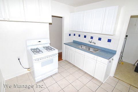 3rd image of 1633 E Florida St
