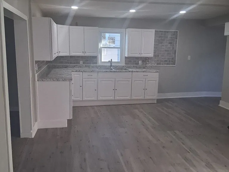 209 S Chestnut St — Photo 2