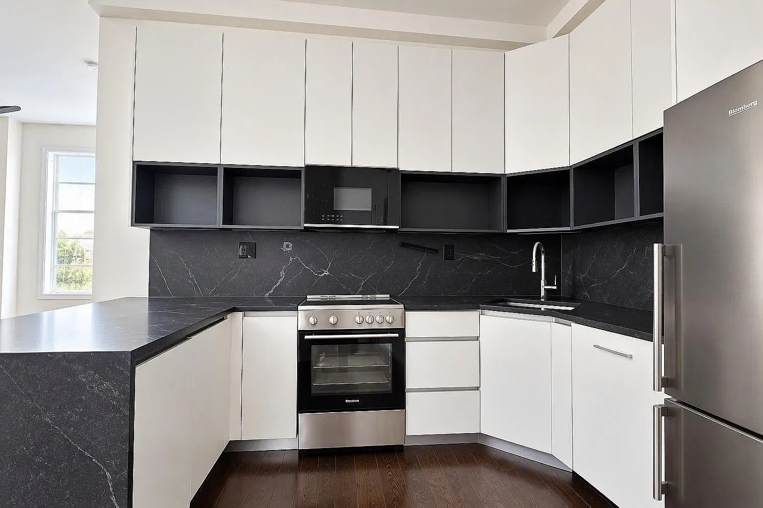 30 East 14th Street — Photo 3
