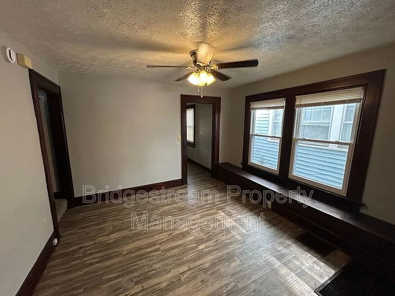 51 S Sperling Ave — Photo 8