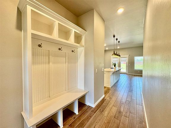 5th image of 8905 Poppey Pl