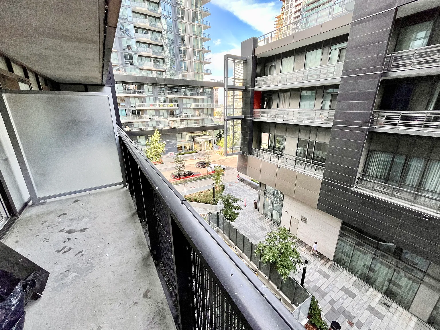 3 bed, 726 sqft, $1,300 — Photo 3