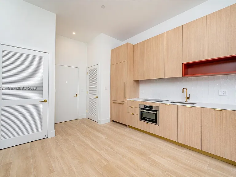 90 NE 32nd St #1106 — Photo 8