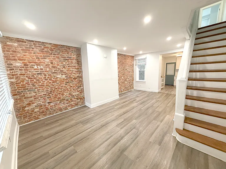 219 E Phil Ellena St — Photo 1