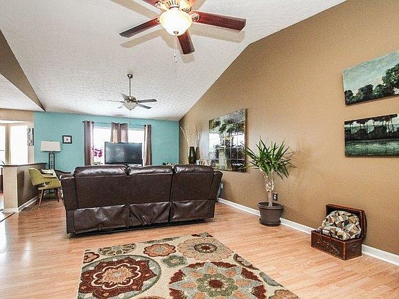 5th image of 23 E Woodfield