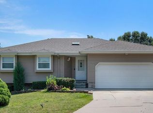 15463 Wirt Cir, Omaha, NE 68116