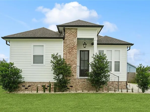 125 Seal Dr, Arabi, LA 70032